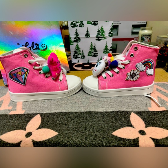 Description:
Adorable pink high-top sneakers brand new! - Picture 1 of 4